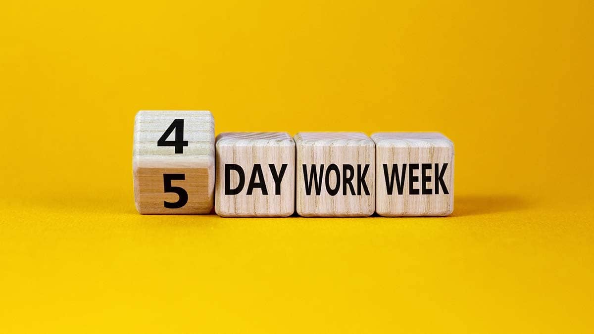 blocks spelling out a 4 day workweek