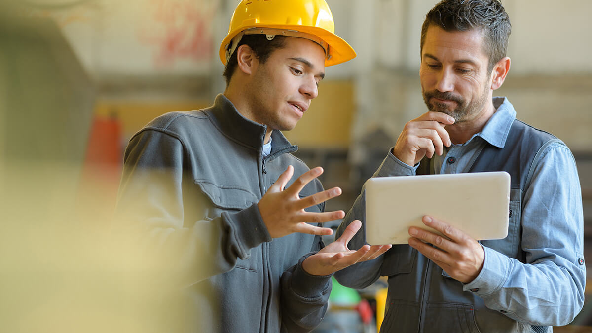 Business owner working with independent contractor.
