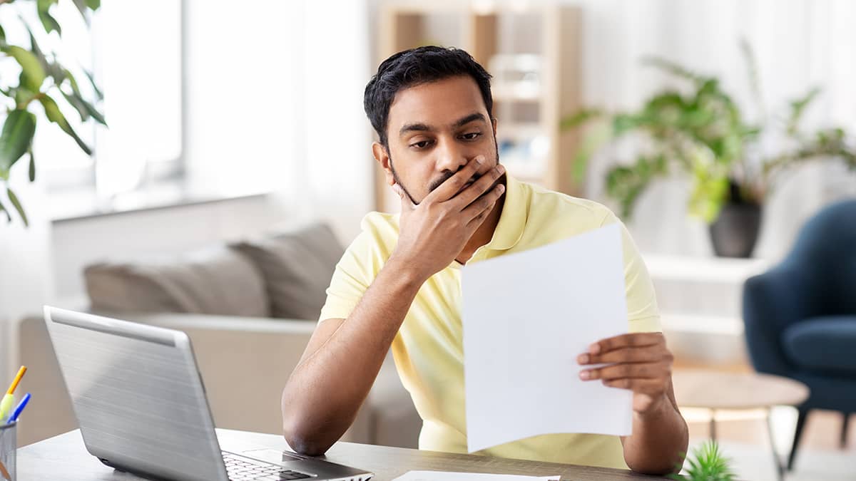 man learning how to calculate net pay from gross pay