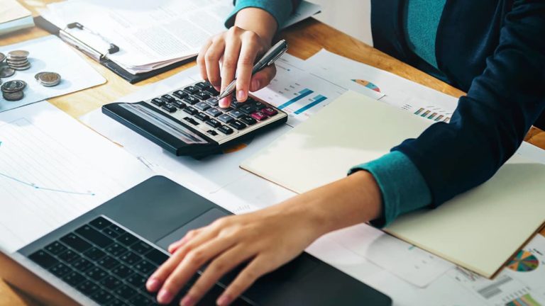 Woman filing taxes for small business with no income.