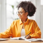 Employer monitoring her payroll KPIs.